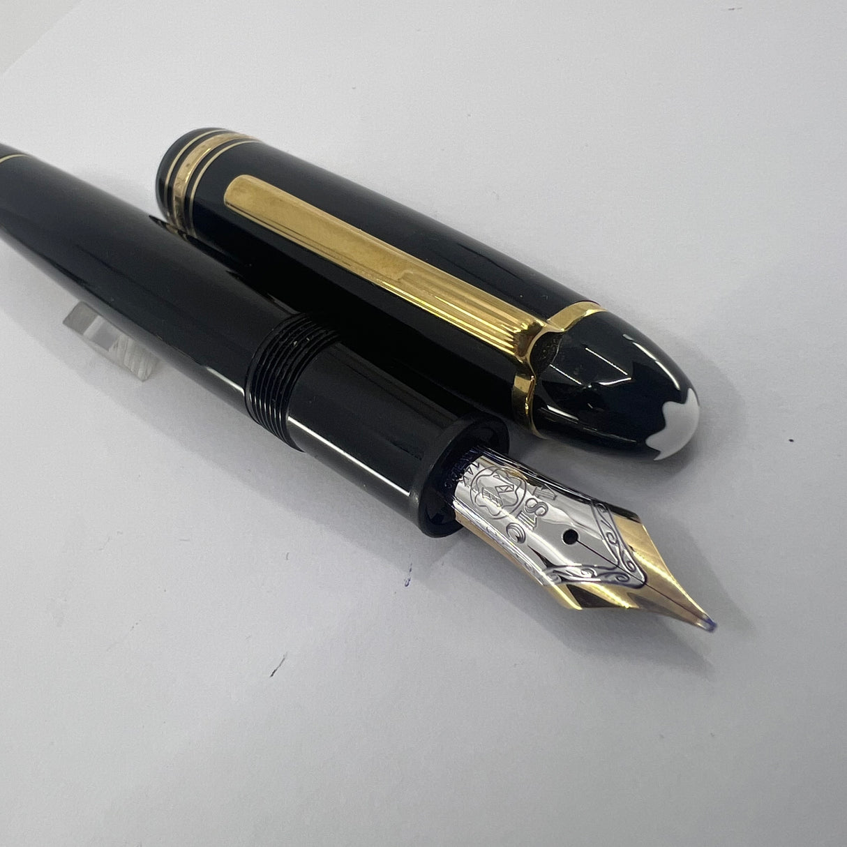 Montblanc Meisterstuck Black Resin #147 LeGrand Traveler Fountain Pen - Medium 14kt Gold Nib