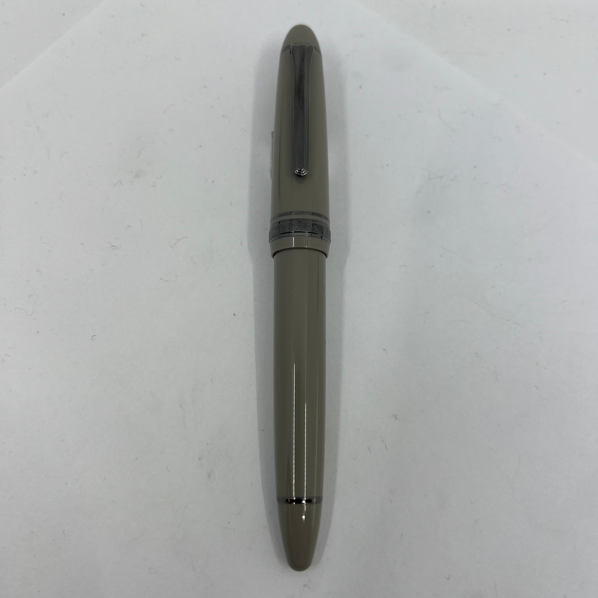 Sailor 1911 Large Special Edition Light Gray Themis Fountain Pen - Medium 21kt Gold Nib