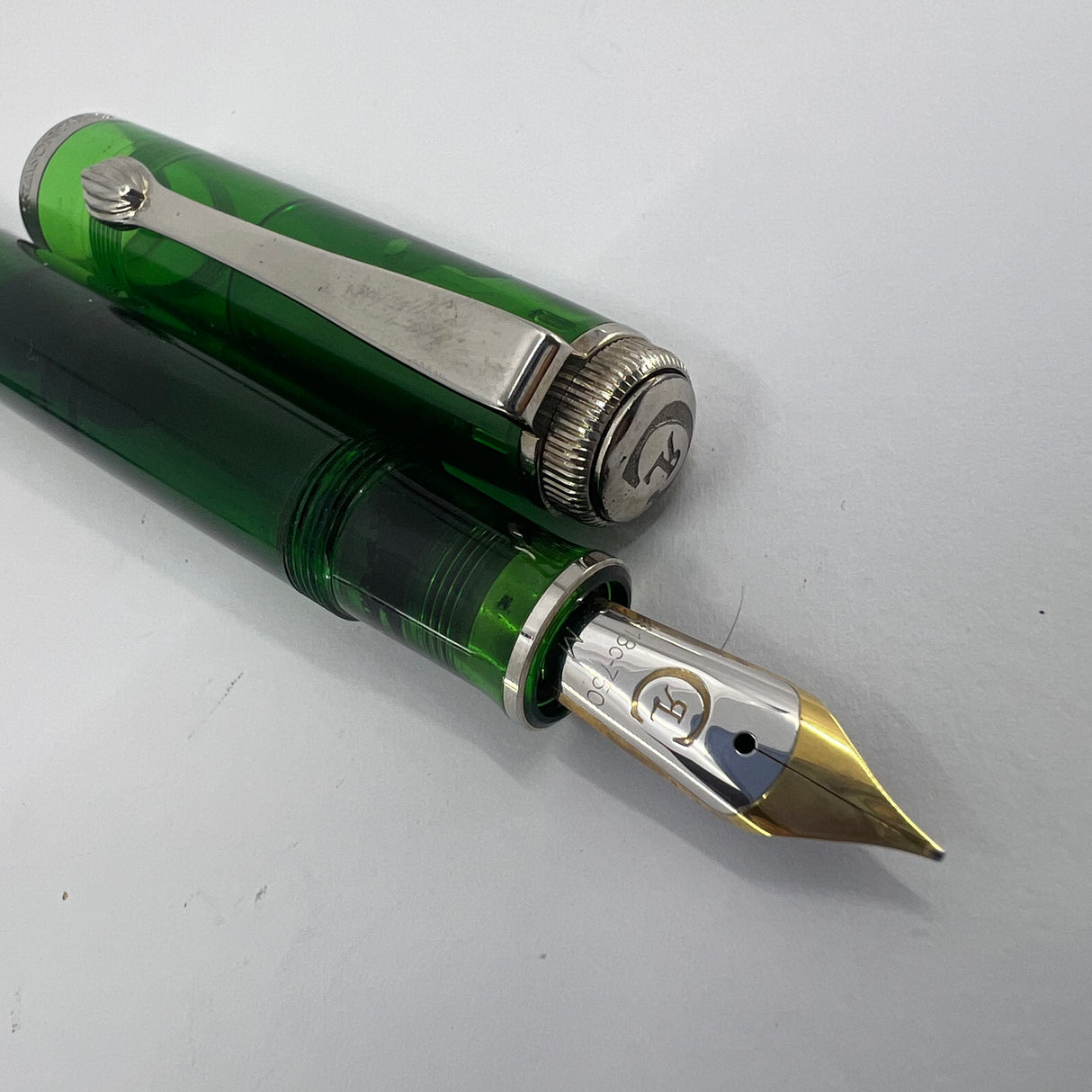 ChronoSwiss RARE Styloscope Green Transparent Limited Edition of 1000 Fountain Pens (M800 Size) Made by Pelikan - Medium 18kt Gold Nib with Additional OB 18kt Nib!! - All Original Packaging