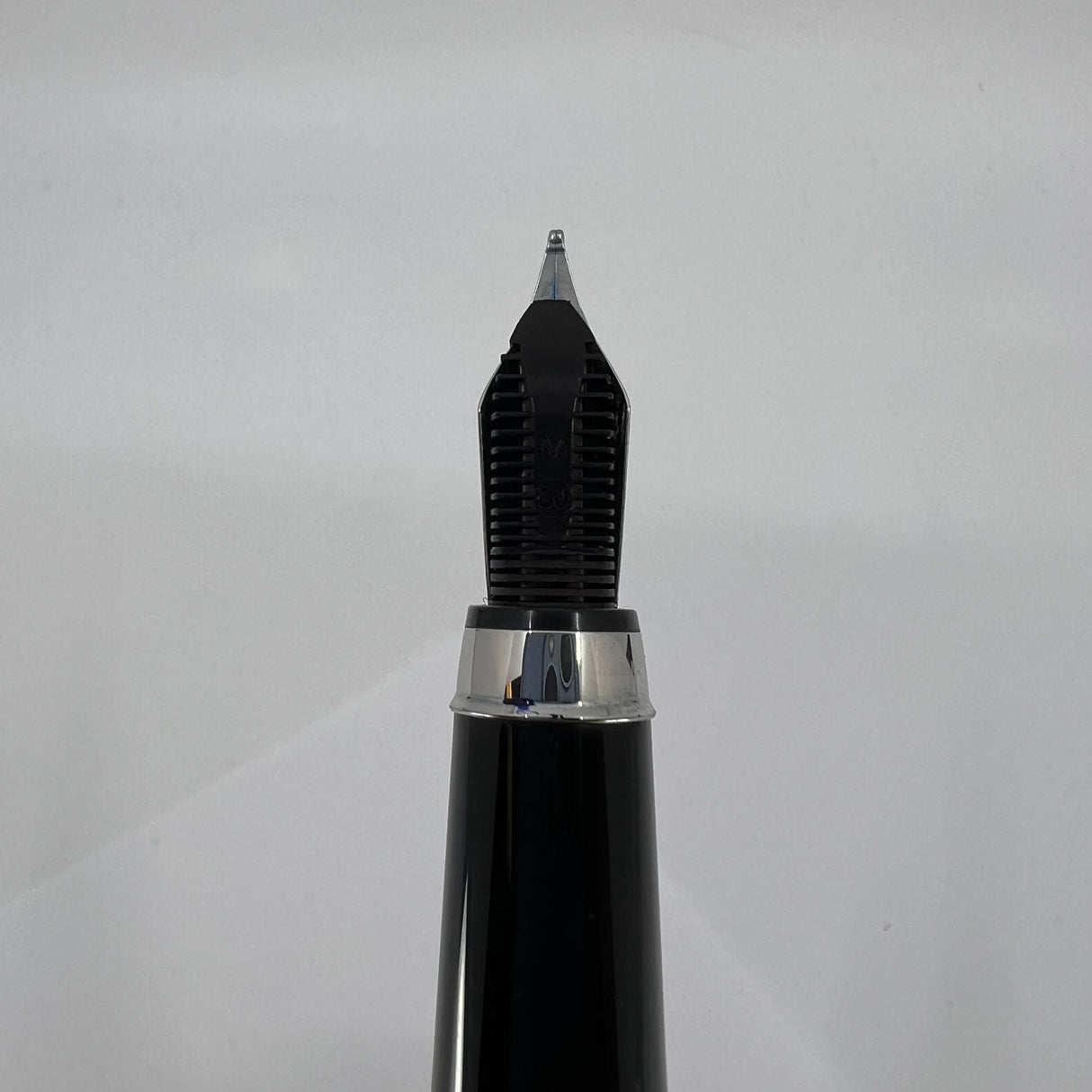 Cartier Roadster Black Composite Fountain Pen - Fine 18kt Gold Nib