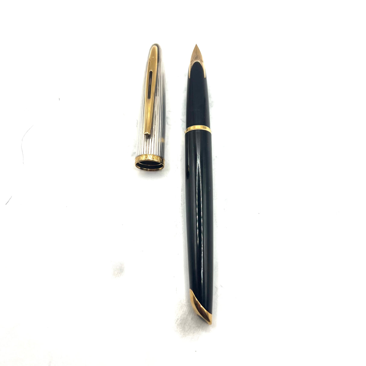 Waterman Carene Deluxe Black Barrel/Silver-Plated Cap Fountain Pen - Fine 18kt Gold Nib