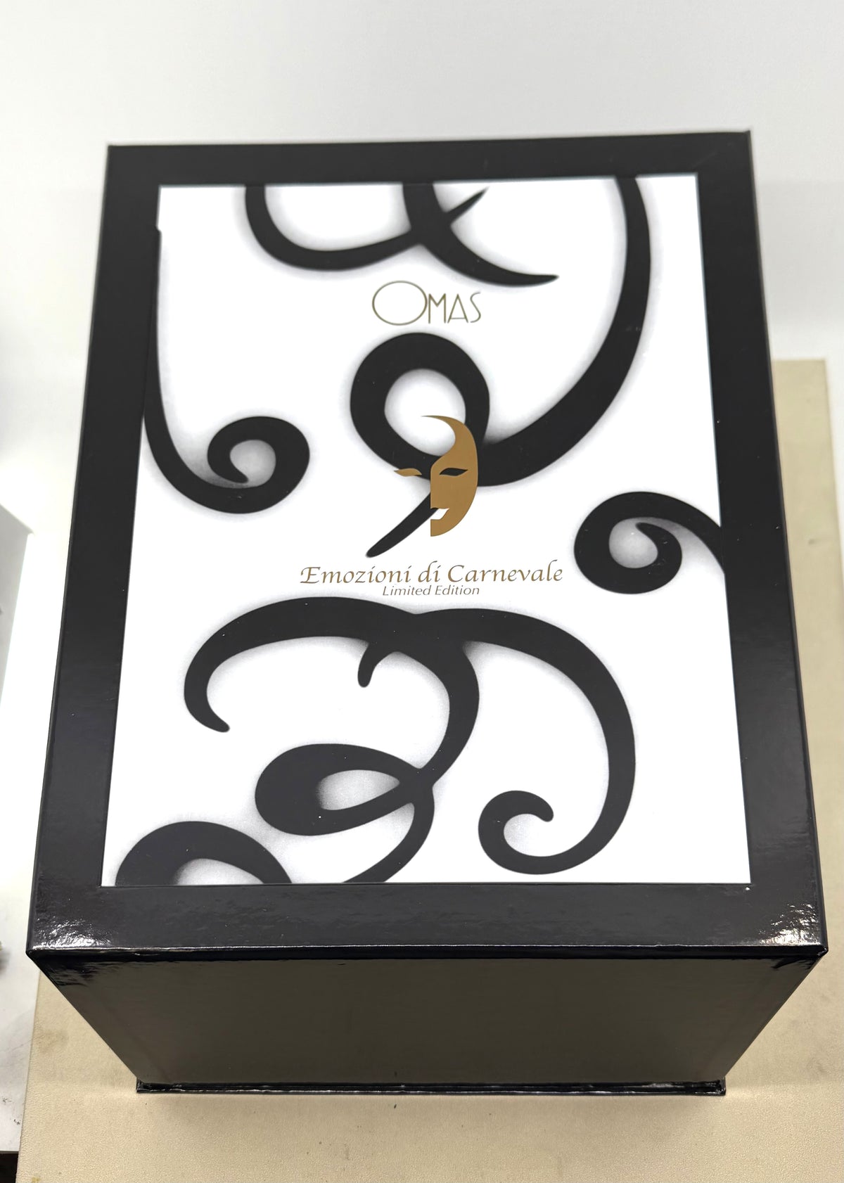 OMAS Emozioni Di Carnevale Limited Edition Fountain Pen - Fine 18kt Gold Nib