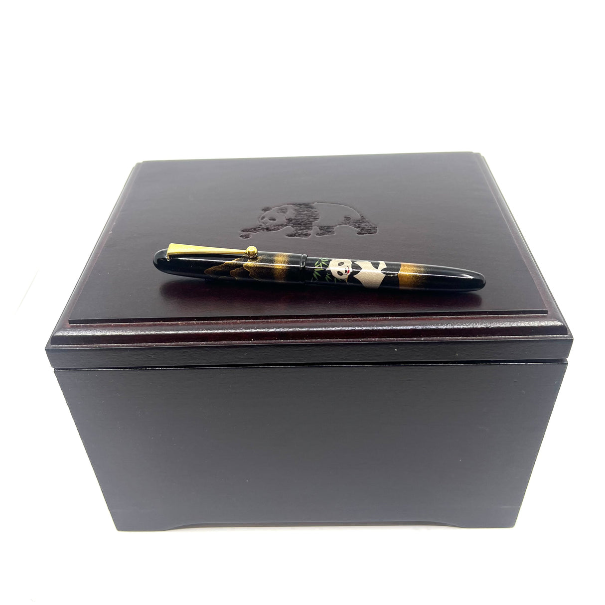 Namiki Yukari Panda Limited Edition Maki-e Fountain Pen - Broad 18kt Gold Nib