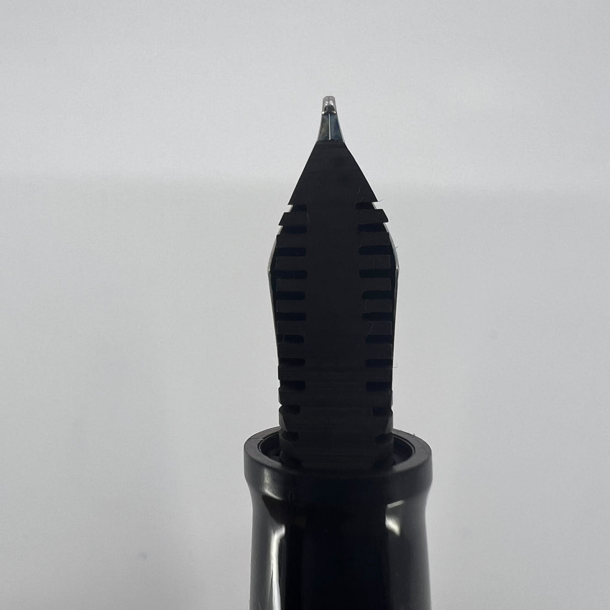 OMAS Senior Paragon Extra Black Resin Fountain Pen - Flexible Medium 18kt Gold Nib