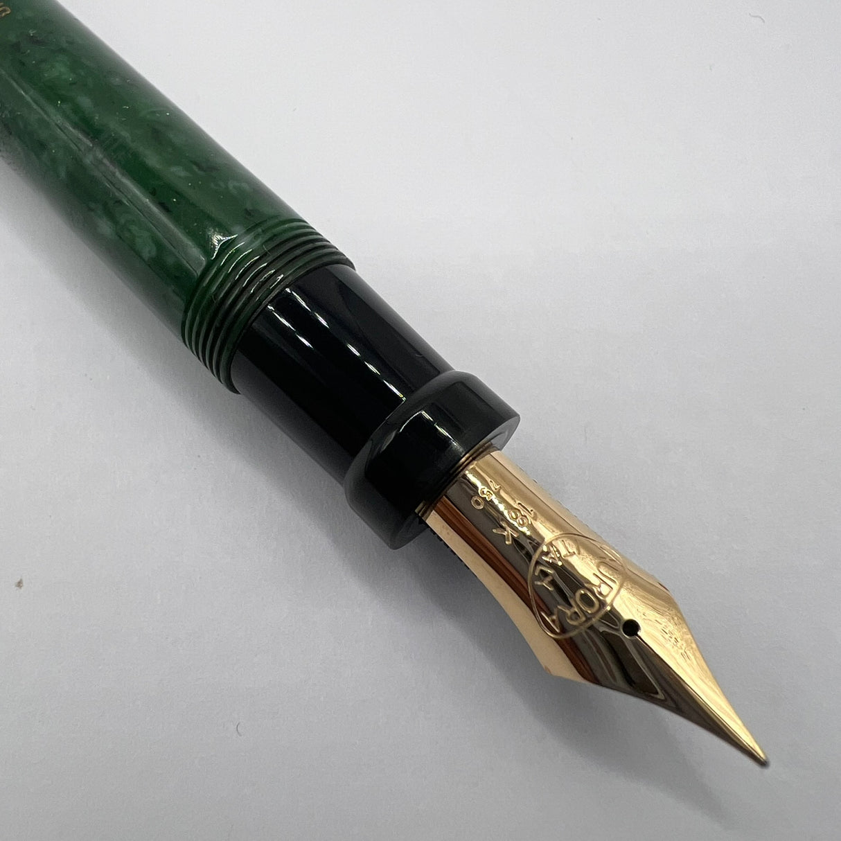 Aurora Internazionale Green Marble Auroroloide Limited Edition Fountain Pen - Fine 18kt Gold Nib