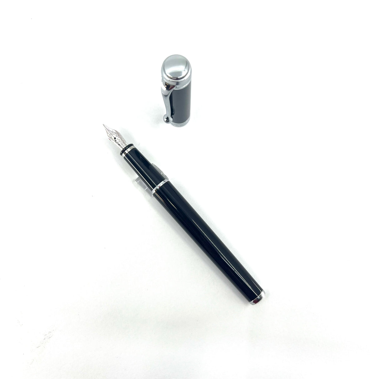 Aurora Talentum Finesse Black CT Fountain Pen - Medium 14kt Gold Nib