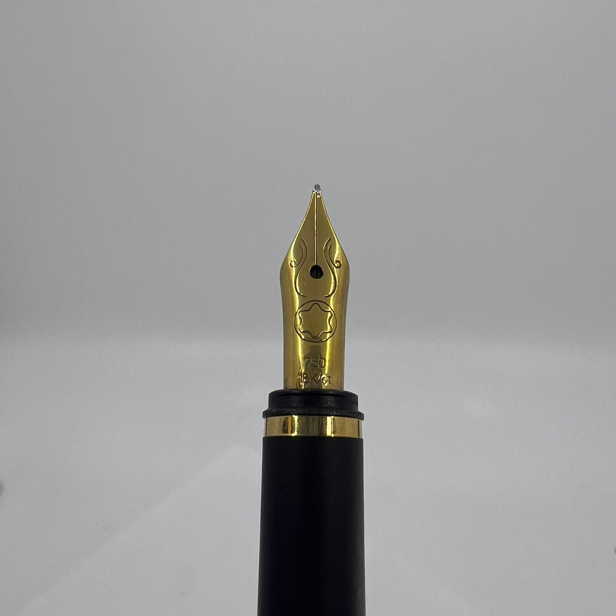 Montblanc Noblesse Silver-Plated Etched Vertical Lines Fountain Pen - Fine 18kt Gold Nib