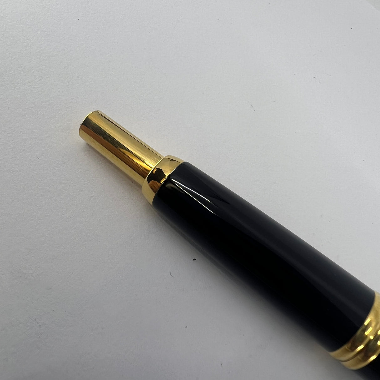 Pilot Vanishing Point Black Retractable Fountain Pen - Medium 14kt Gold Nib