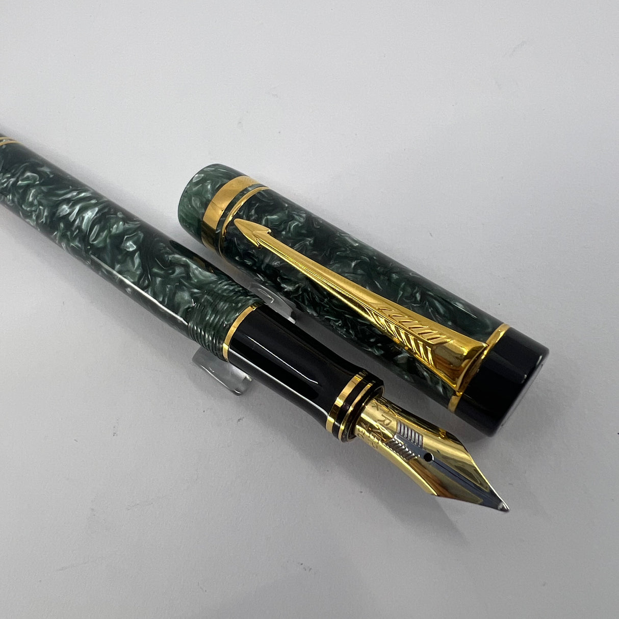 Parker International Duofold Green Marble Fountain Pen - Medium 18kt Gold Nib