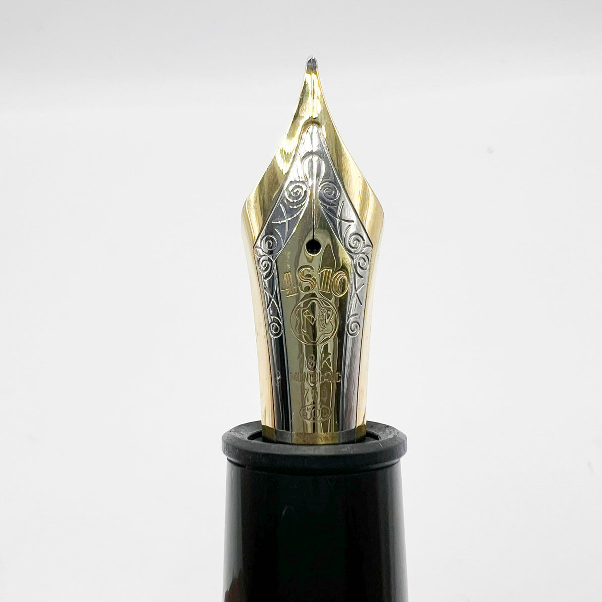 Montblanc Ernest Hemingway Writers Series Limited Edition Fountain Pen - Fine 18kt Gold Nib