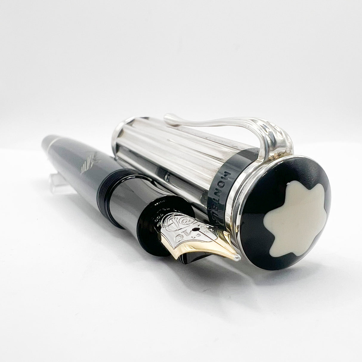 Montblanc Charles Dickens Writer Series Limited Edition Fountain Pen - Medium 18kt Gold Nib