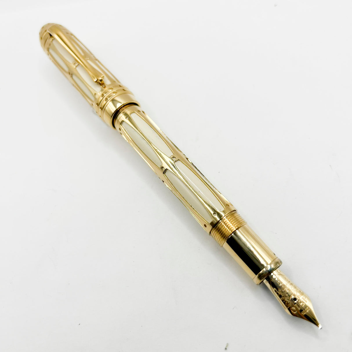 Montblanc Pope Julius Patron Of The Arts Limited Edition Fountain Pen - Medium 18kt Gold Nib