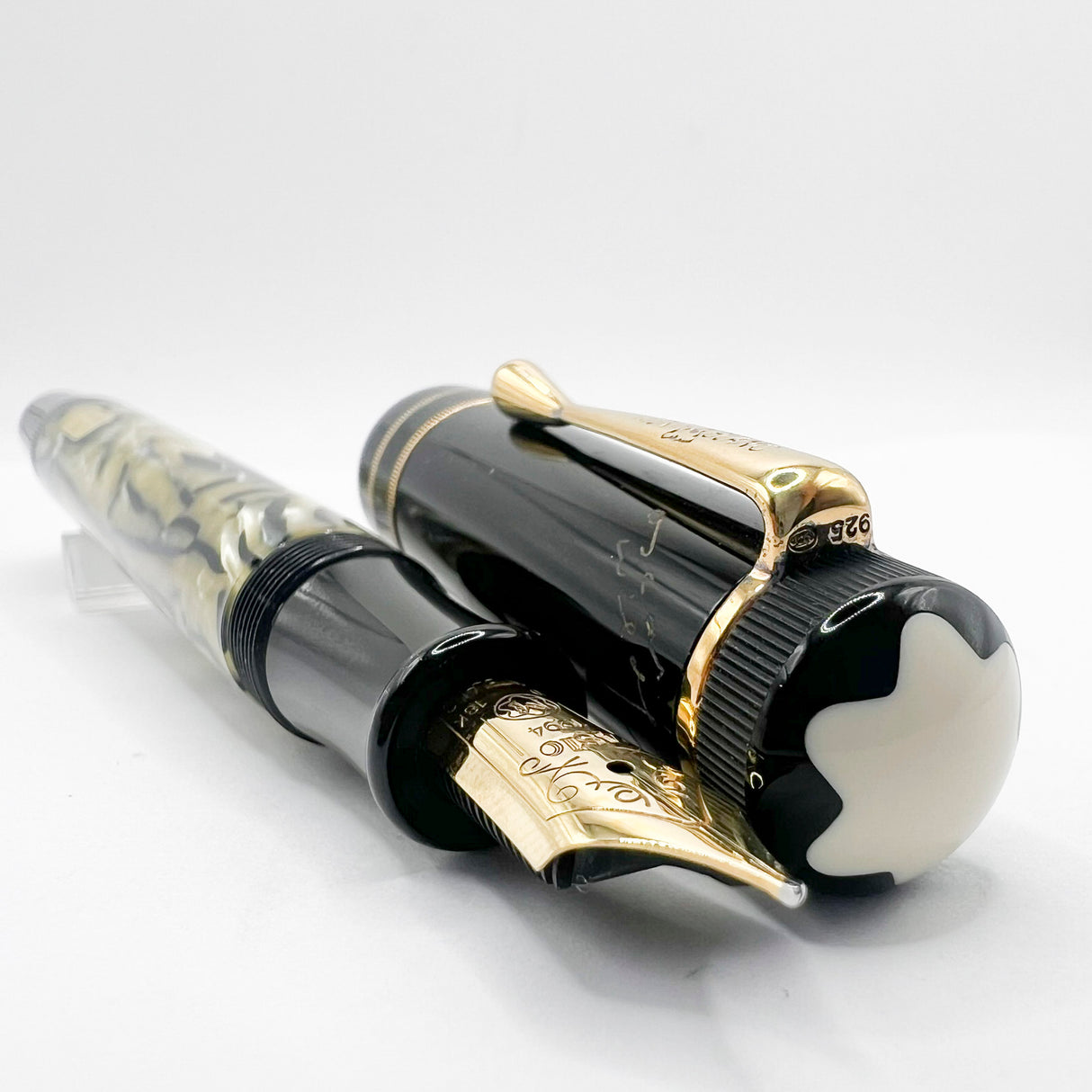 Montblanc Oscar Wilde Writer Series Limited Edition Fountain Pen - Fine 18kt Gold Nib