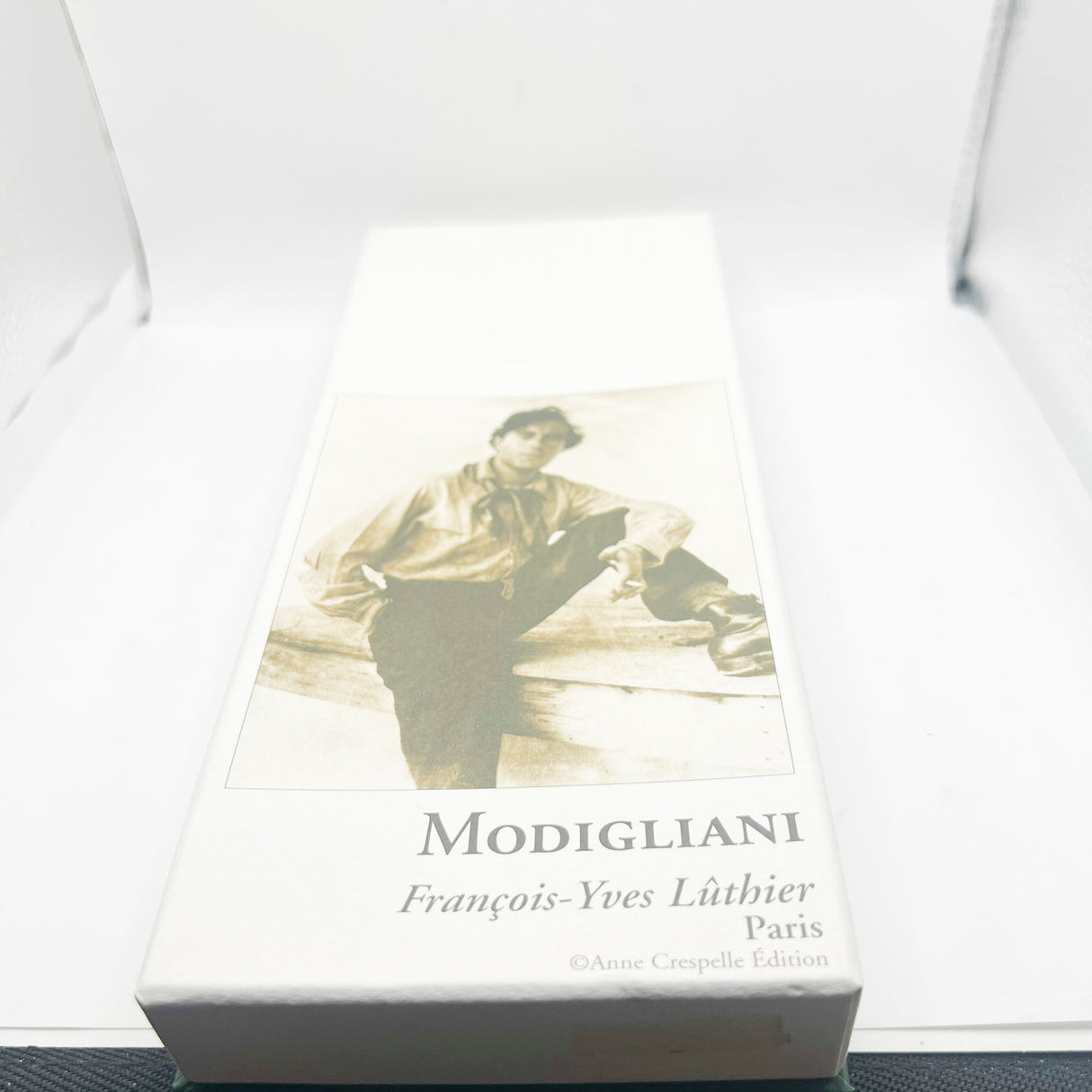 Francois Yves Luthier Modigliani White Limited Edition Fountain Pen - Fine 18kt Gold Nib