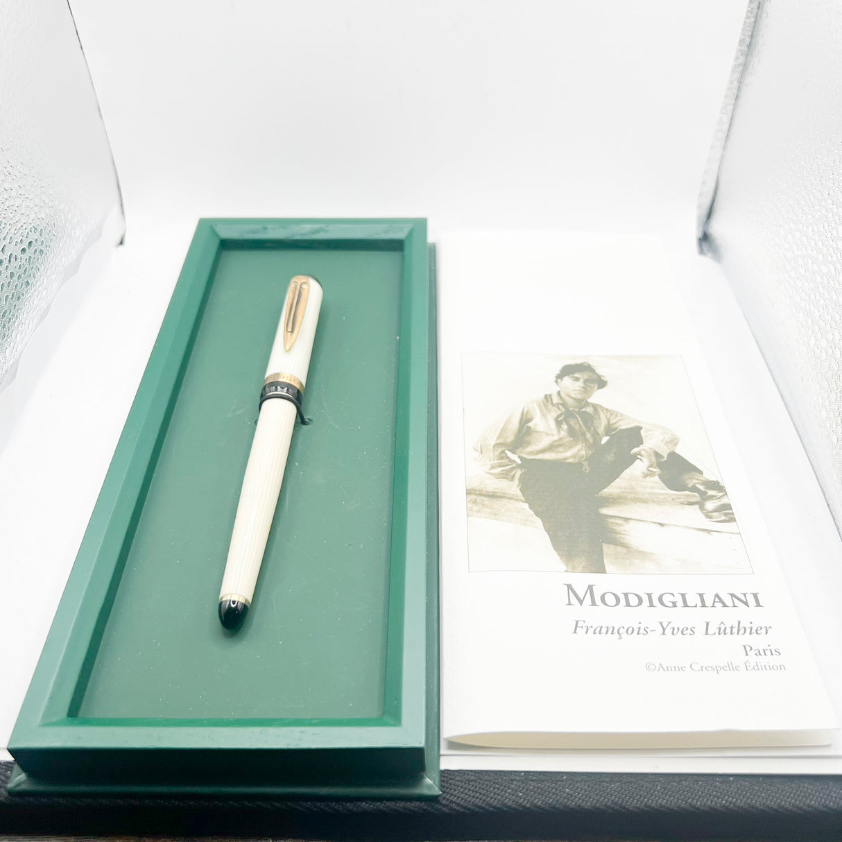 Francois Yves Luthier Modigliani White Limited Edition Fountain Pen - Fine 18kt Gold Nib