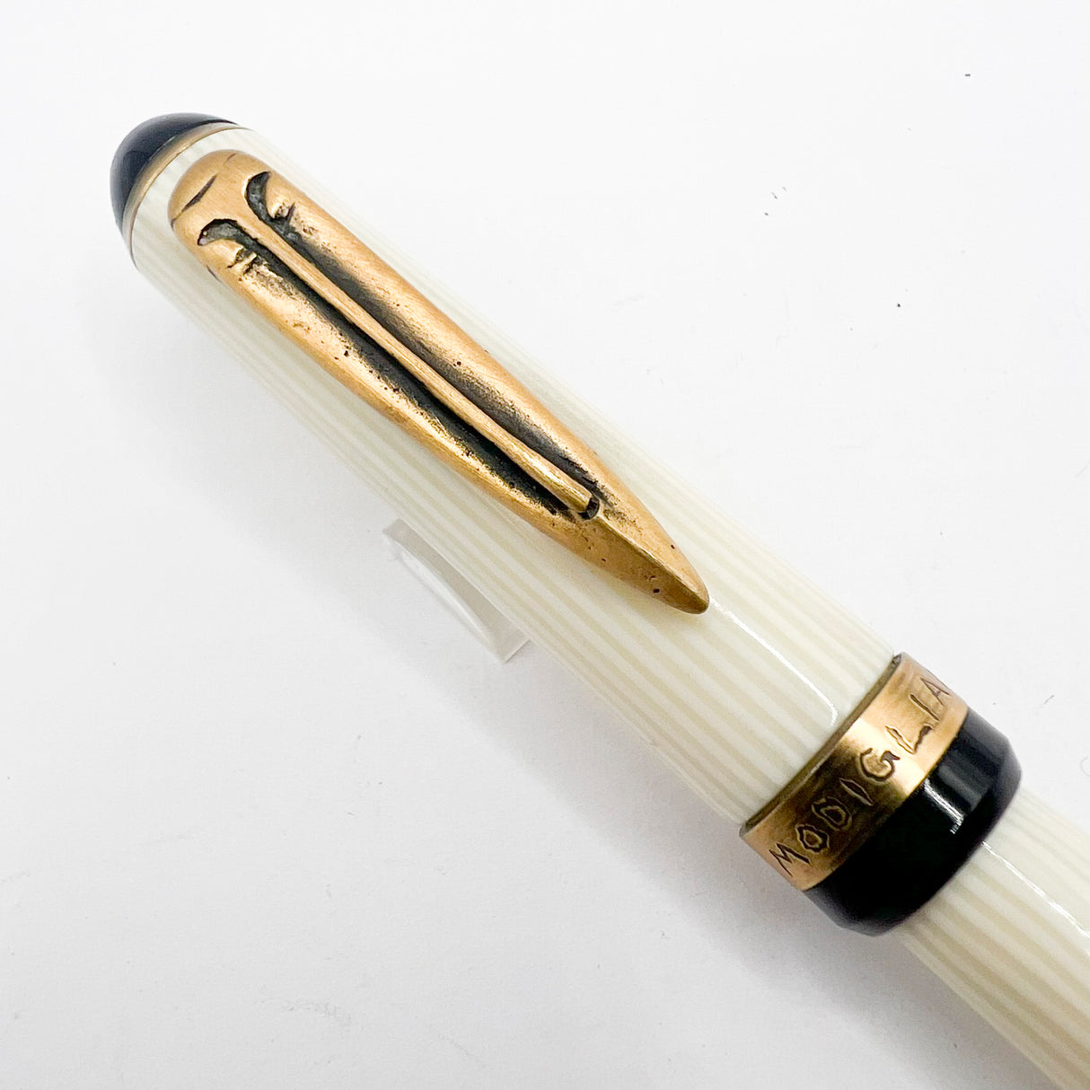 Francois Yves Luthier Modigliani White Limited Edition Fountain Pen - Fine 18kt Gold Nib