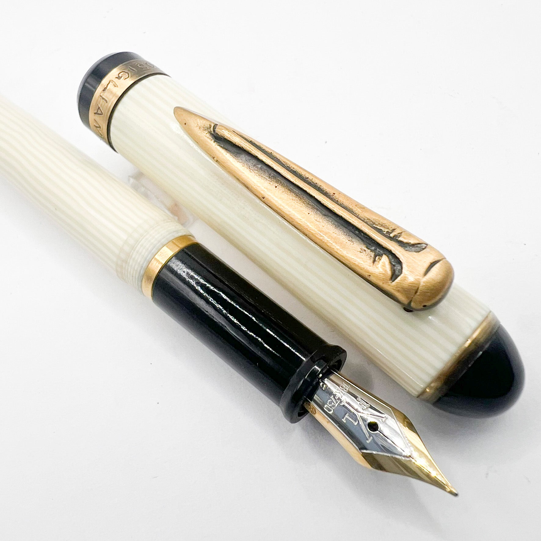 Francois Yves Luthier Modigliani White Limited Edition Fountain Pen - Fine 18kt Gold Nib