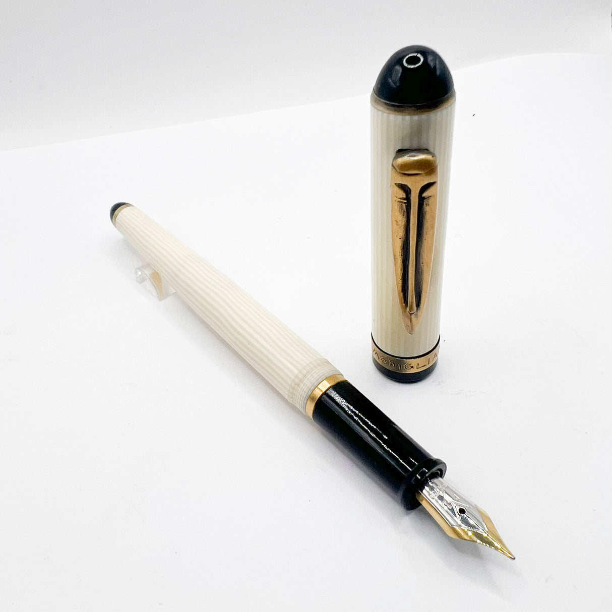 Francois Yves Luthier Modigliani White Limited Edition Fountain Pen - Fine 18kt Gold Nib