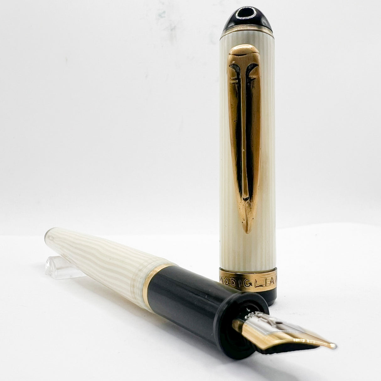 Francois Yves Luthier Modigliani White Limited Edition Fountain Pen - Fine 18kt Gold Nib