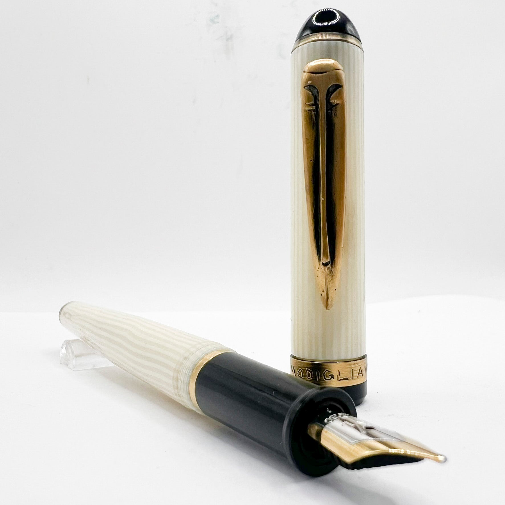 Francois Yves Luthier Modigliani White Limited Edition Fountain Pen - Fine 18kt Gold Nib