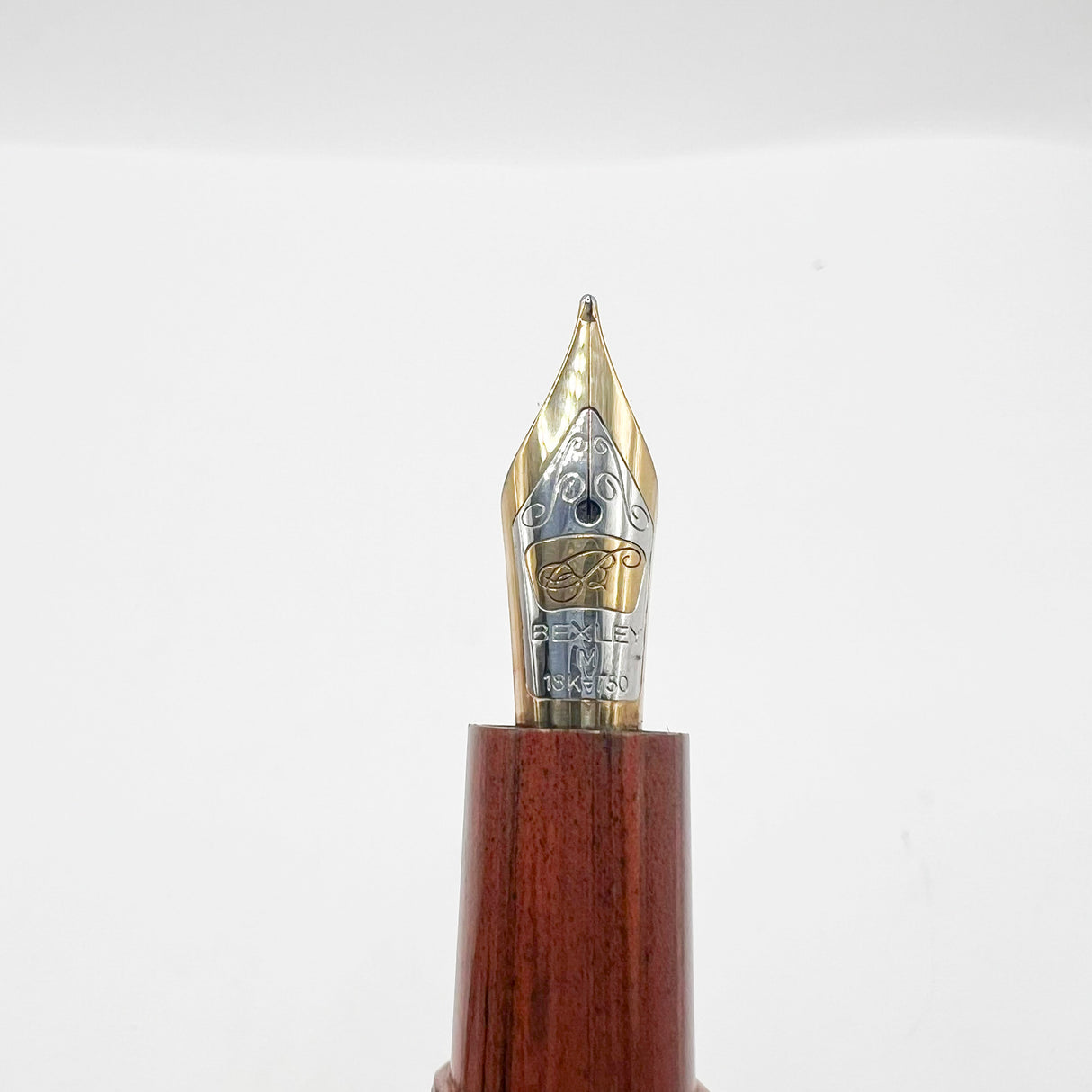 Bexley Woodgrain Ebonite Taper Cap Fountain Pen Limited Edition on behalf of Pen Collectors of America - Fine  18kt Gold Nib