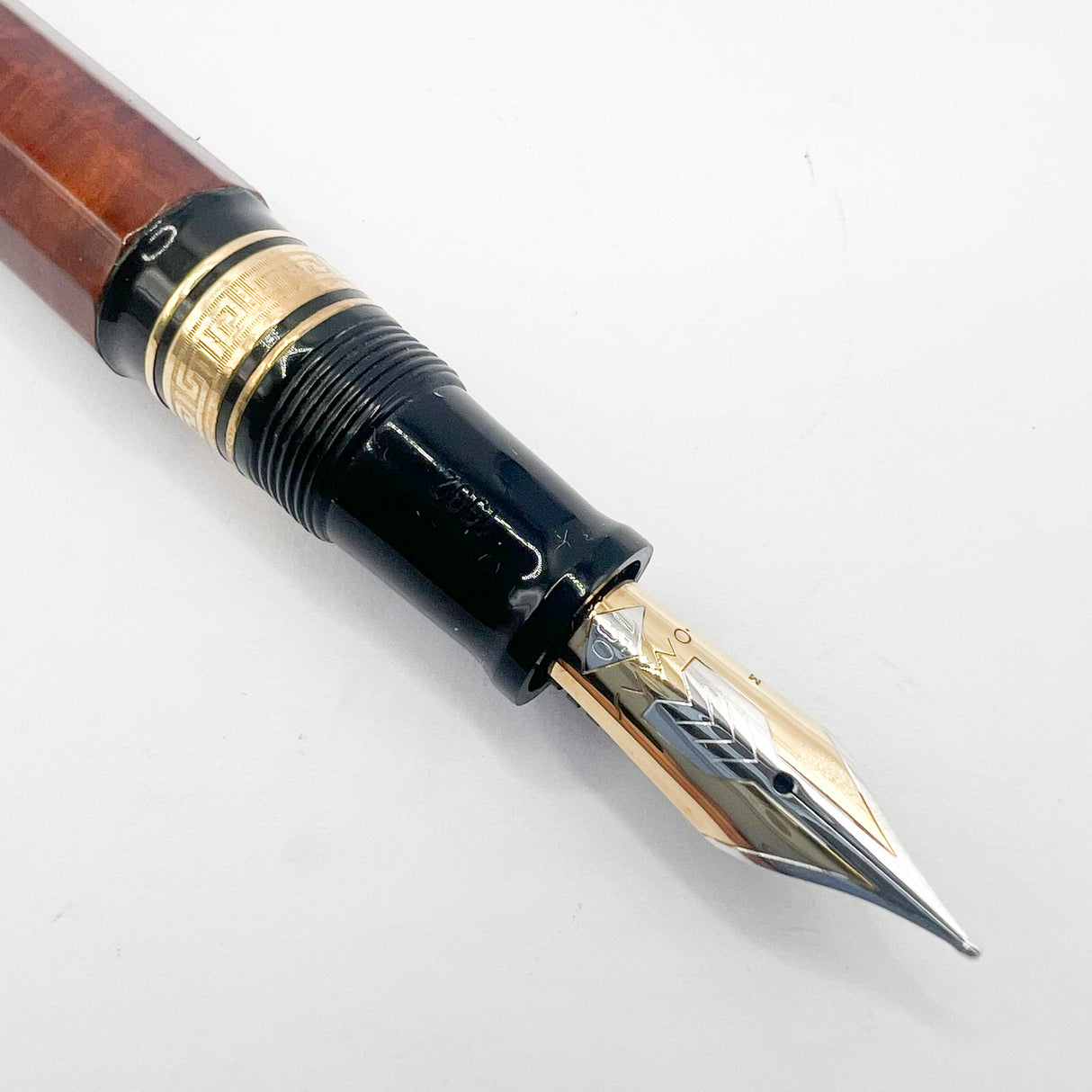 OMAS Cristoforo Colombo II Briar Wood Senior Paragon Fountain Pen - Medium 18kt Gold Nib