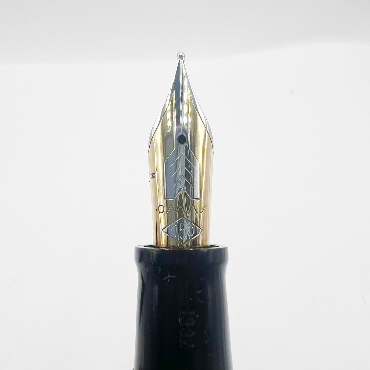 OMAS Cristoforo Colombo II Briar Wood Senior Paragon Fountain Pen - Medium 18kt Gold Nib