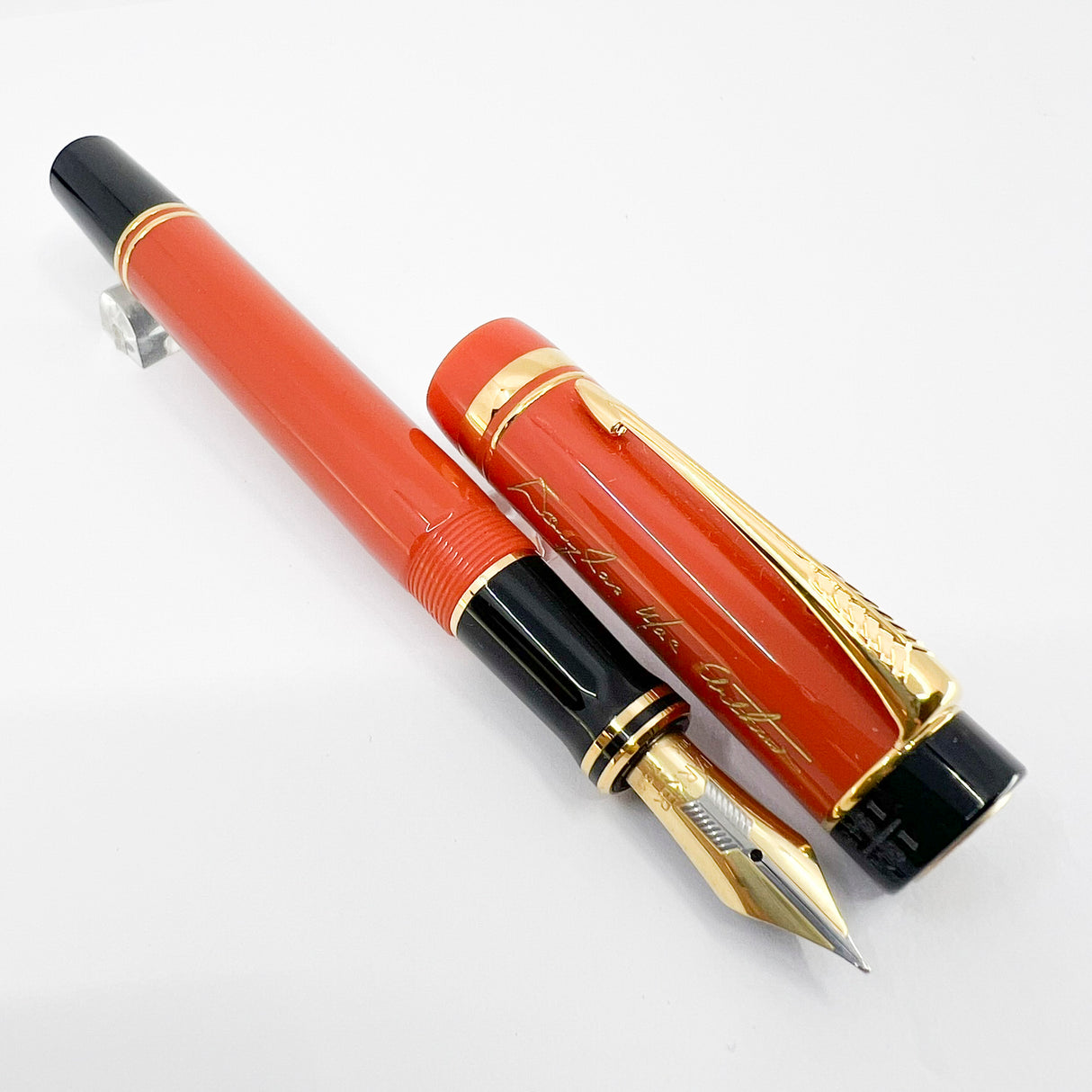 Parker Duofold  Douglas MacArthur Centennial (Largest Size) Limited Edition Fountain Pen   - Fine 18kt Gold Nib