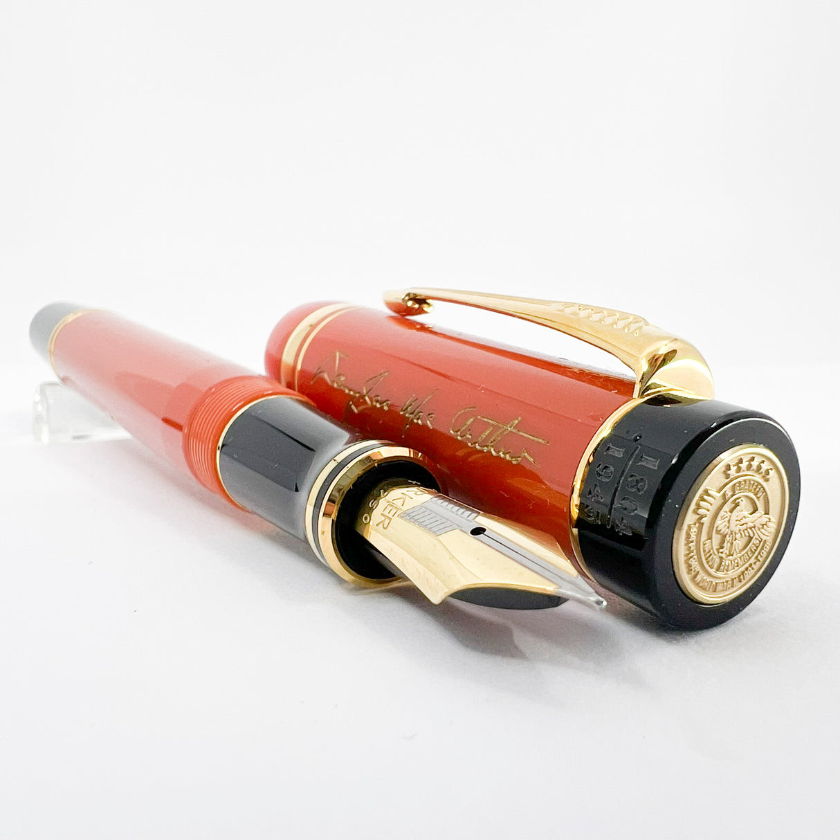 Parker Duofold  Douglas MacArthur Centennial (Largest Size) Limited Edition Fountain Pen   - Fine 18kt Gold Nib