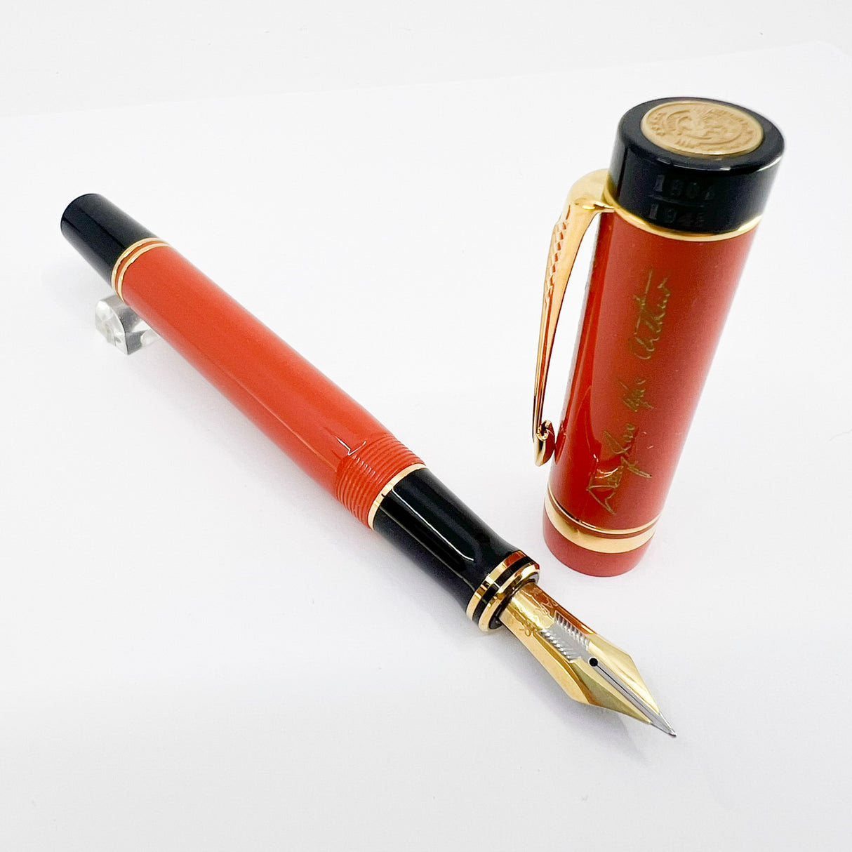 Parker Duofold  Douglas MacArthur Centennial (Largest Size) Limited Edition Fountain Pen   - Fine 18kt Gold Nib