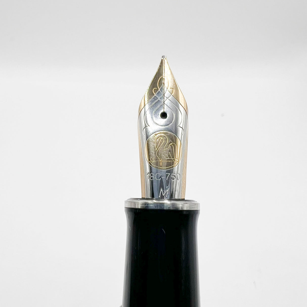 Pelikan M910 Toledo Sterling Silver Fountain Pen - Semi-Flex Medium 18kt Gold Nib