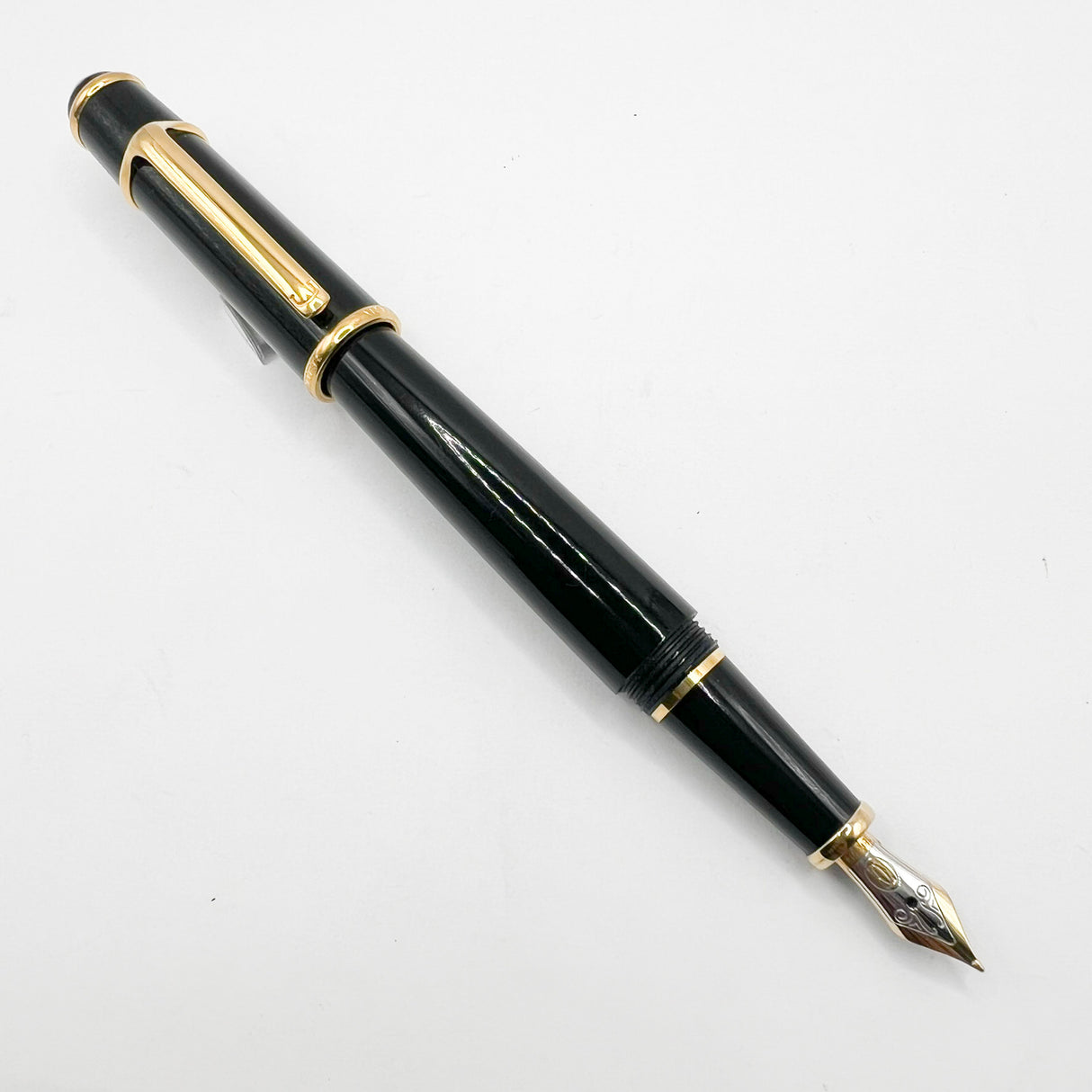 Cartier Diabolo Black Resin Fountain Pen - Medium 18kt Gold Nib