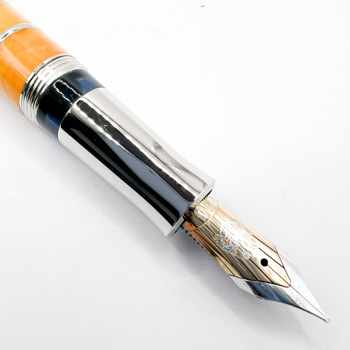 Graf von Faber-Castell "Amber" Pen of the Year 2004 - Medium 18kt Gold Nib - Very Desirable!!