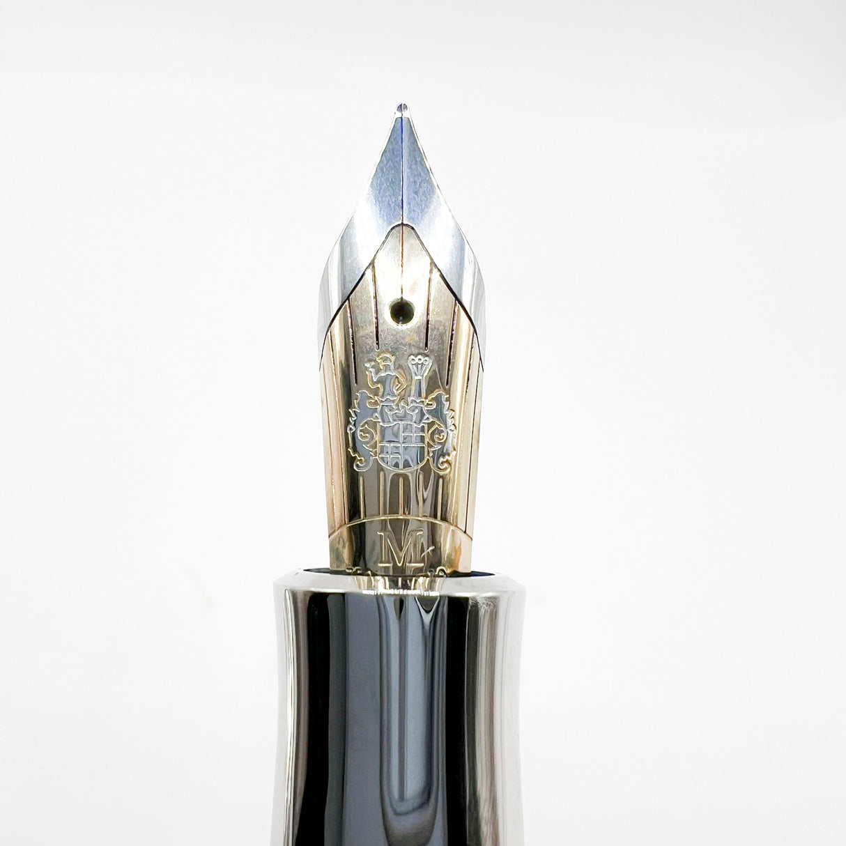 Graf von Faber-Castell "Amber" Pen of the Year 2004 - Medium 18kt Gold Nib - Very Desirable!!