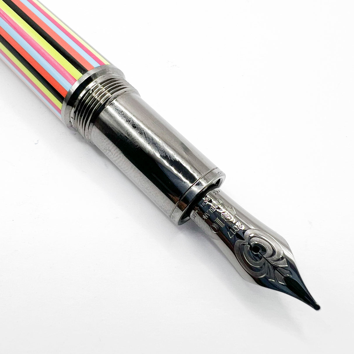 Montblanc The Beatles "Great Characters" Large Fountain Pen - Medium 18kt Gold Nib