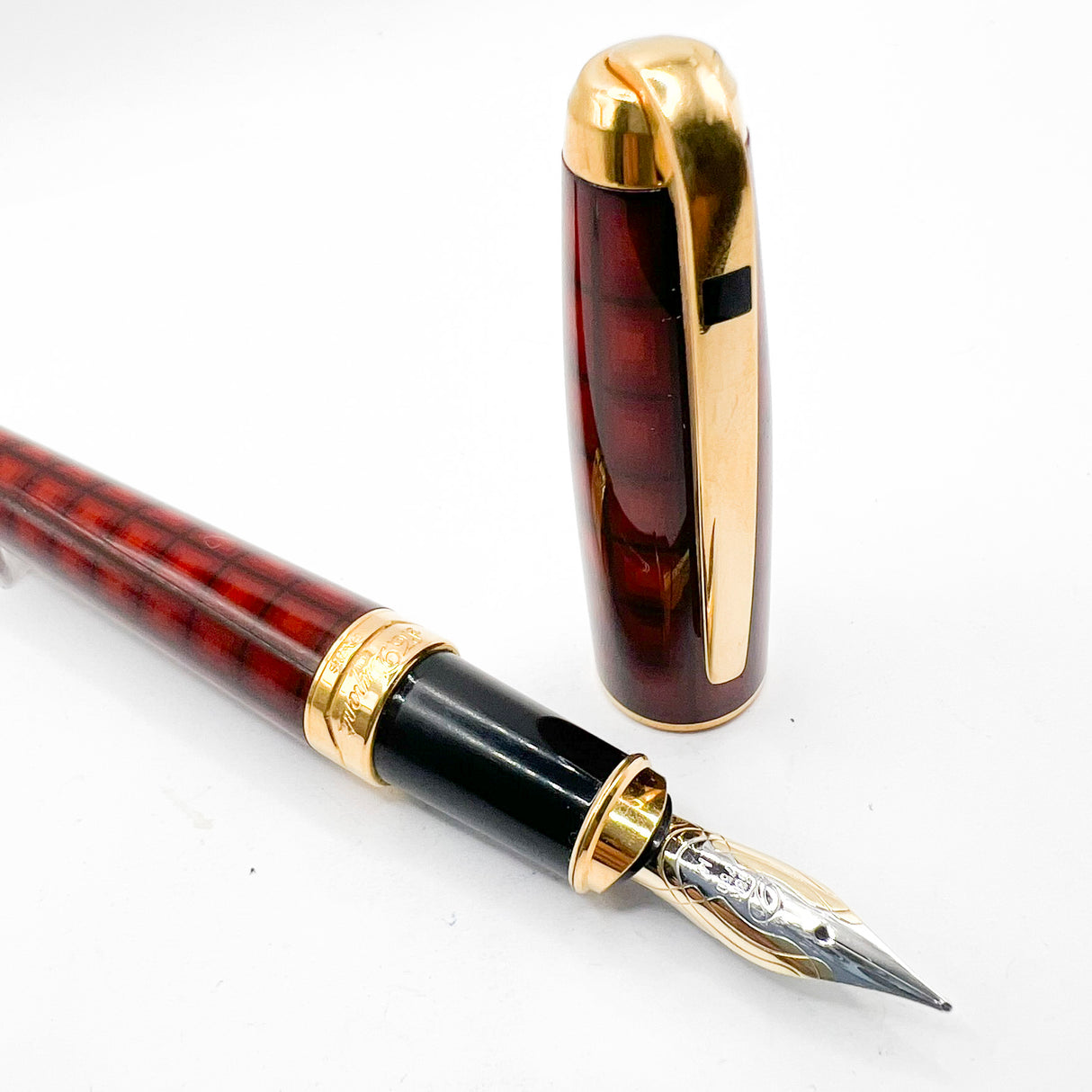 S.T. Dupont Orpheo Vertigo Largest Size Fountain Pen - Medium 18kt Gold Nib