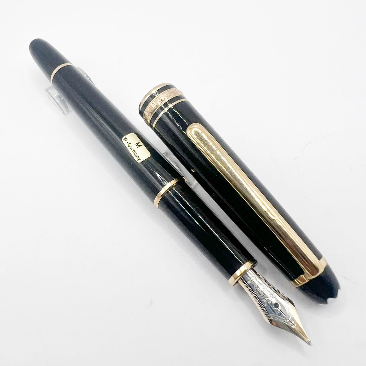 Montblanc Classique #144 Black Resin Fountain Pen - Medium 14kt Gold Nib