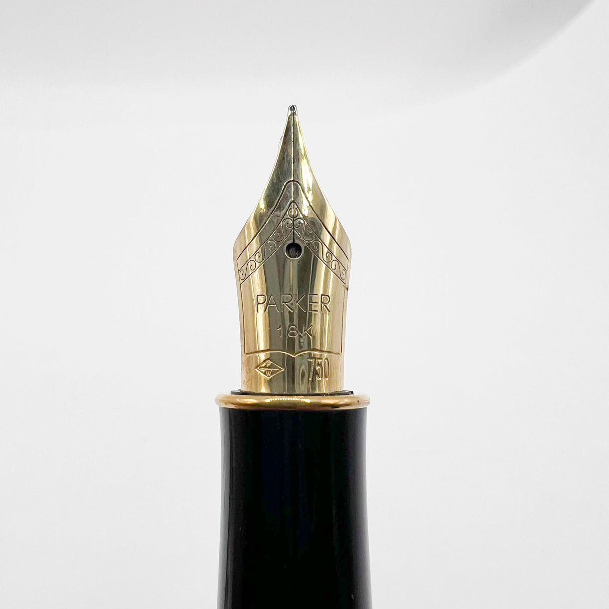 Parker Sonnet Sterling Silver Cisele Cross Hatch Fountain Pen - Extra Fine 18kt Gold Nib