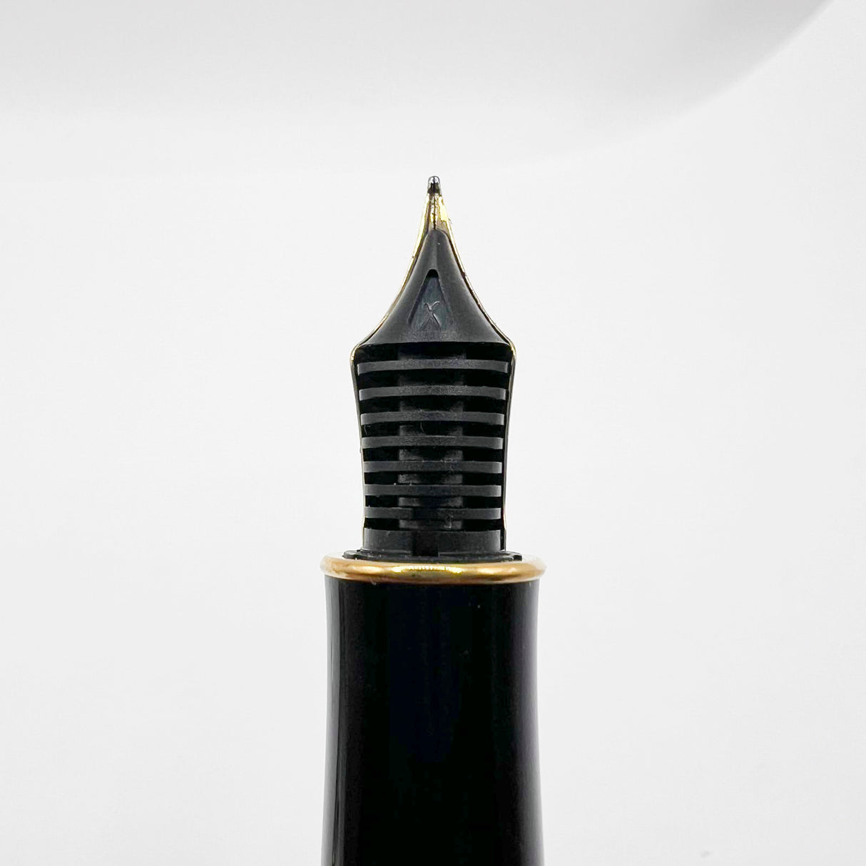 Parker Sonnet Sterling Silver Cisele Cross Hatch Fountain Pen - Extra Fine 18kt Gold Nib