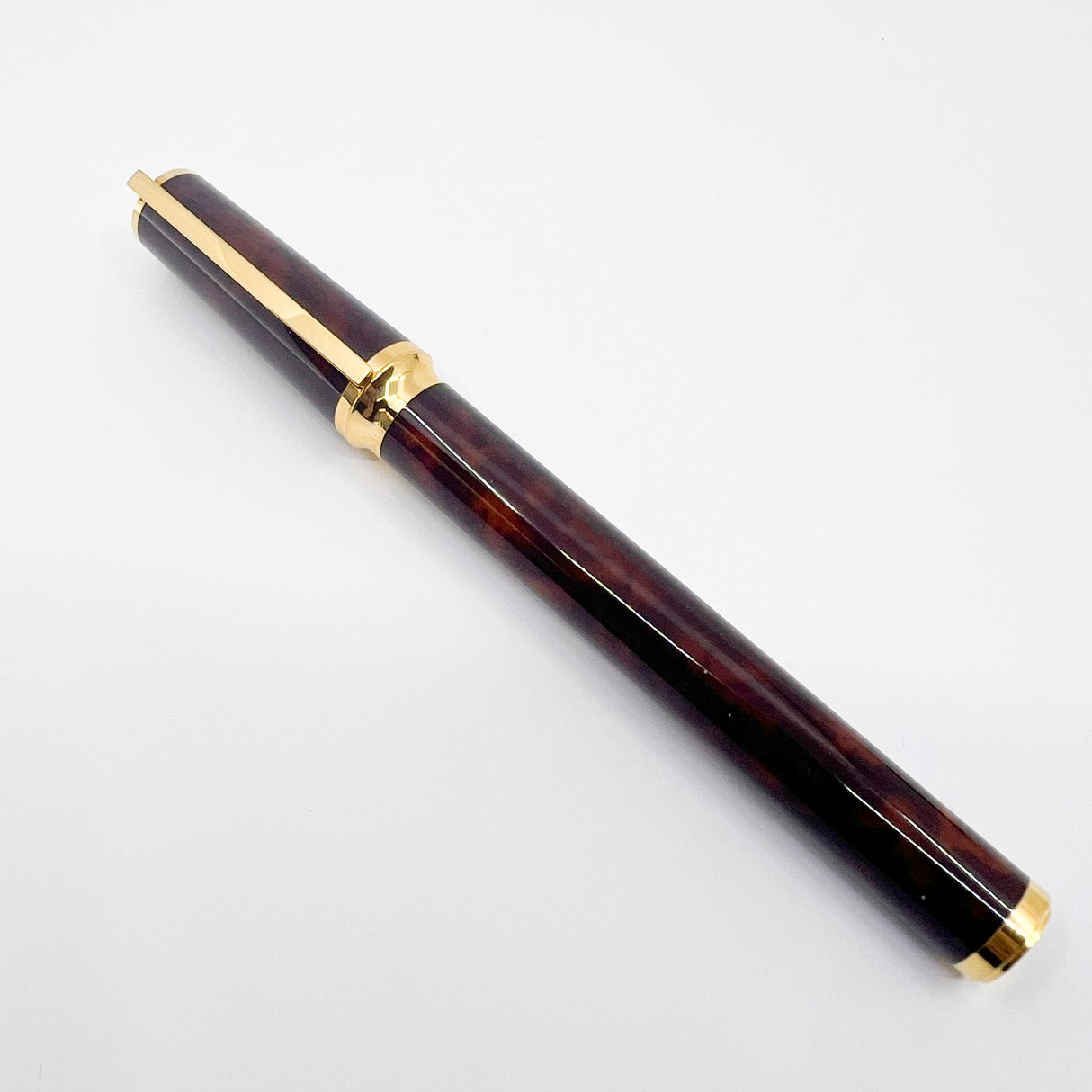 S. T. Dupont Montparnasse Chairman Tortoiseshell Laque de Chine Fountain Pen - Fine 18kt Gold Nib - Rarely Found in MINT Condition!