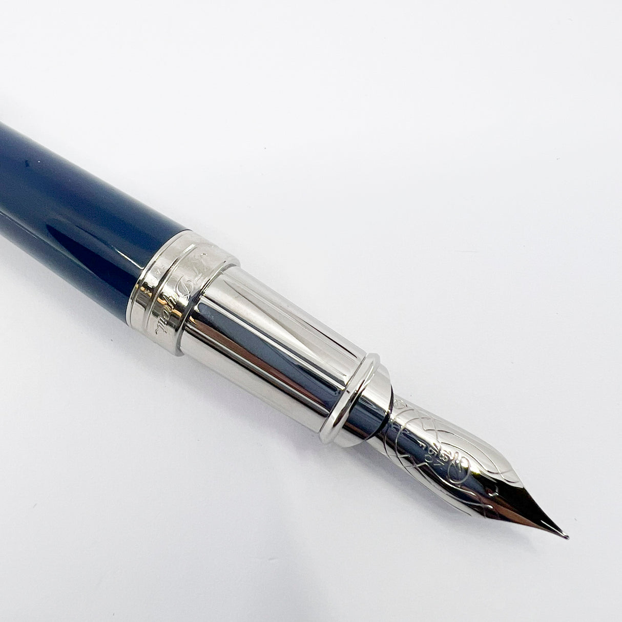 S. T. Dupont Grand Orpheo Theme Placed Midnight Blue Lacquer Fountain Pen - Fine 18kt Gold Nib