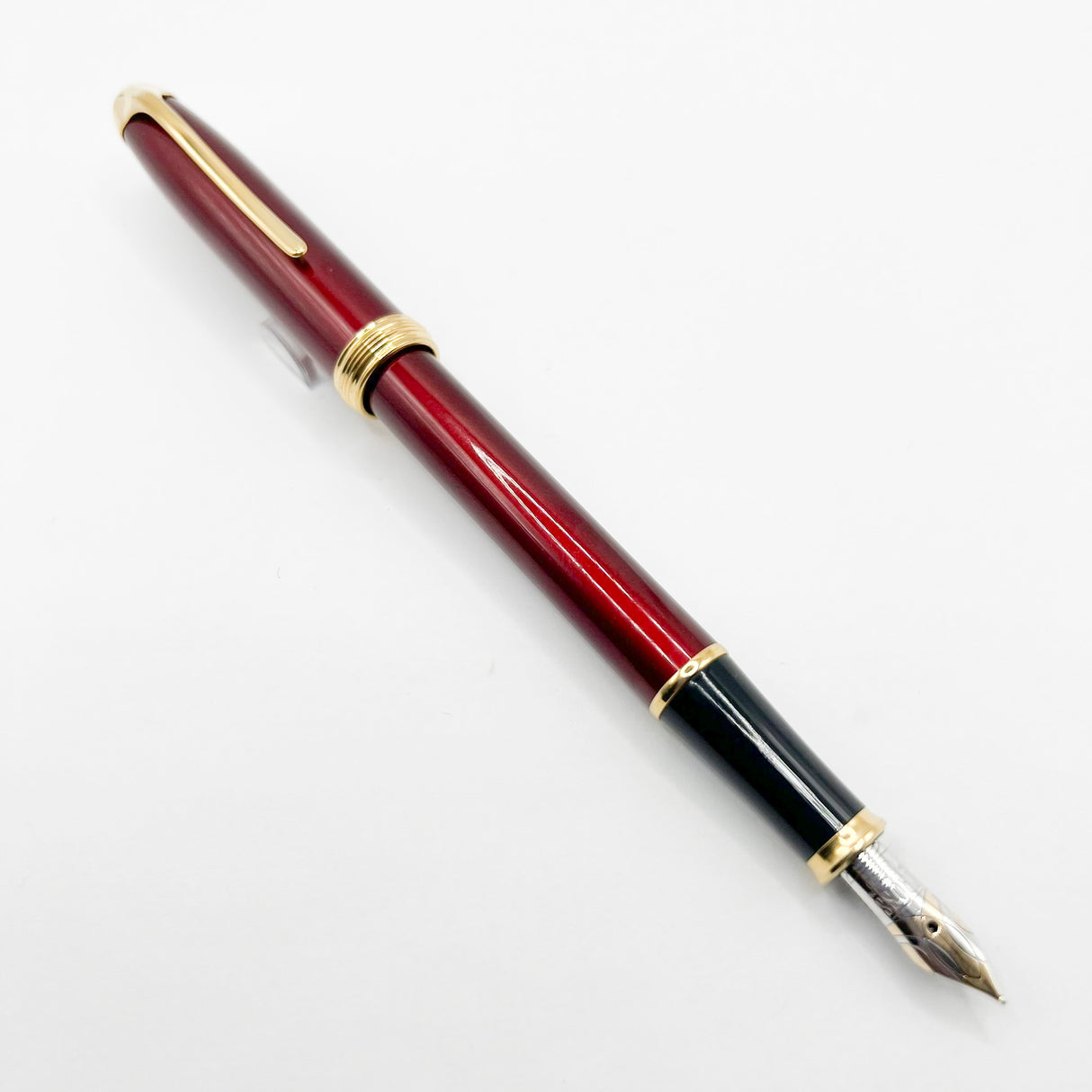 Cross Pinnacle Bordeaux Lacquer Fountain Pen - Fine 18kt Gold Nib