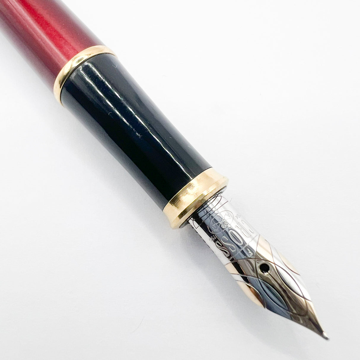 Cross Pinnacle Bordeaux Lacquer Fountain Pen - Fine 18kt Gold Nib