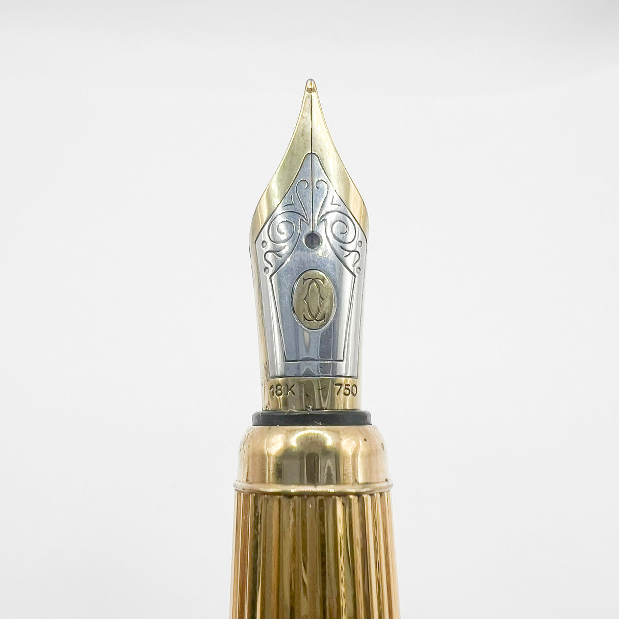 Cartier - Louis Cartier Black Fluted Fountain Pen - Fine 18kt Gold Nib