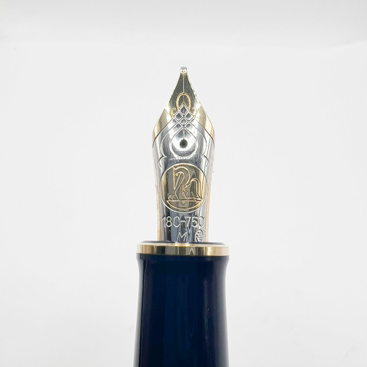 Pelikan Concerto Limited Edition Fountain Pen - Medium 18kt Gold Nib