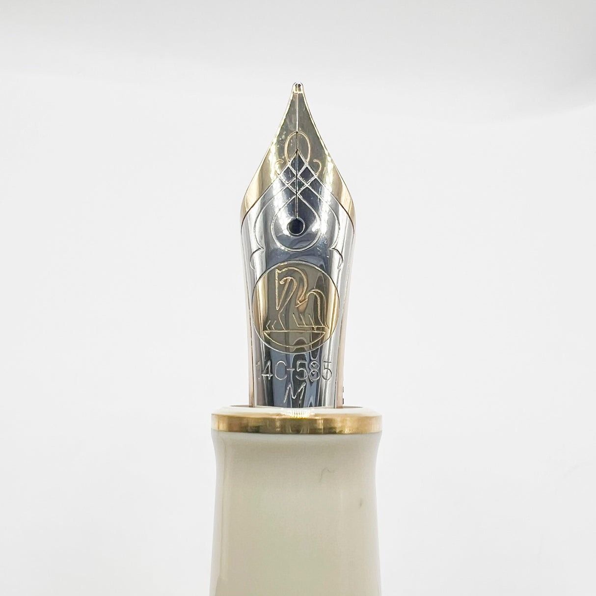 Pelikan M800 Special Edition Midnight Blue/Cream Fountain Pen - Flexible Medium 14kt Gold Nib