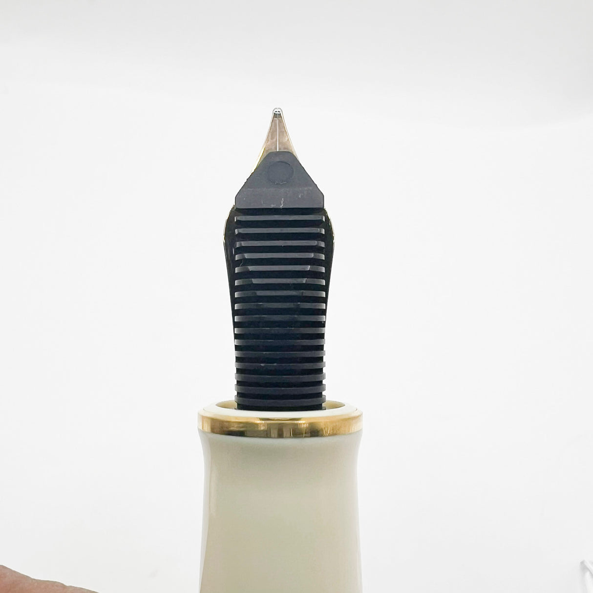 Pelikan M800 Special Edition Midnight Blue/Cream Fountain Pen - Flexible Medium 14kt Gold Nib