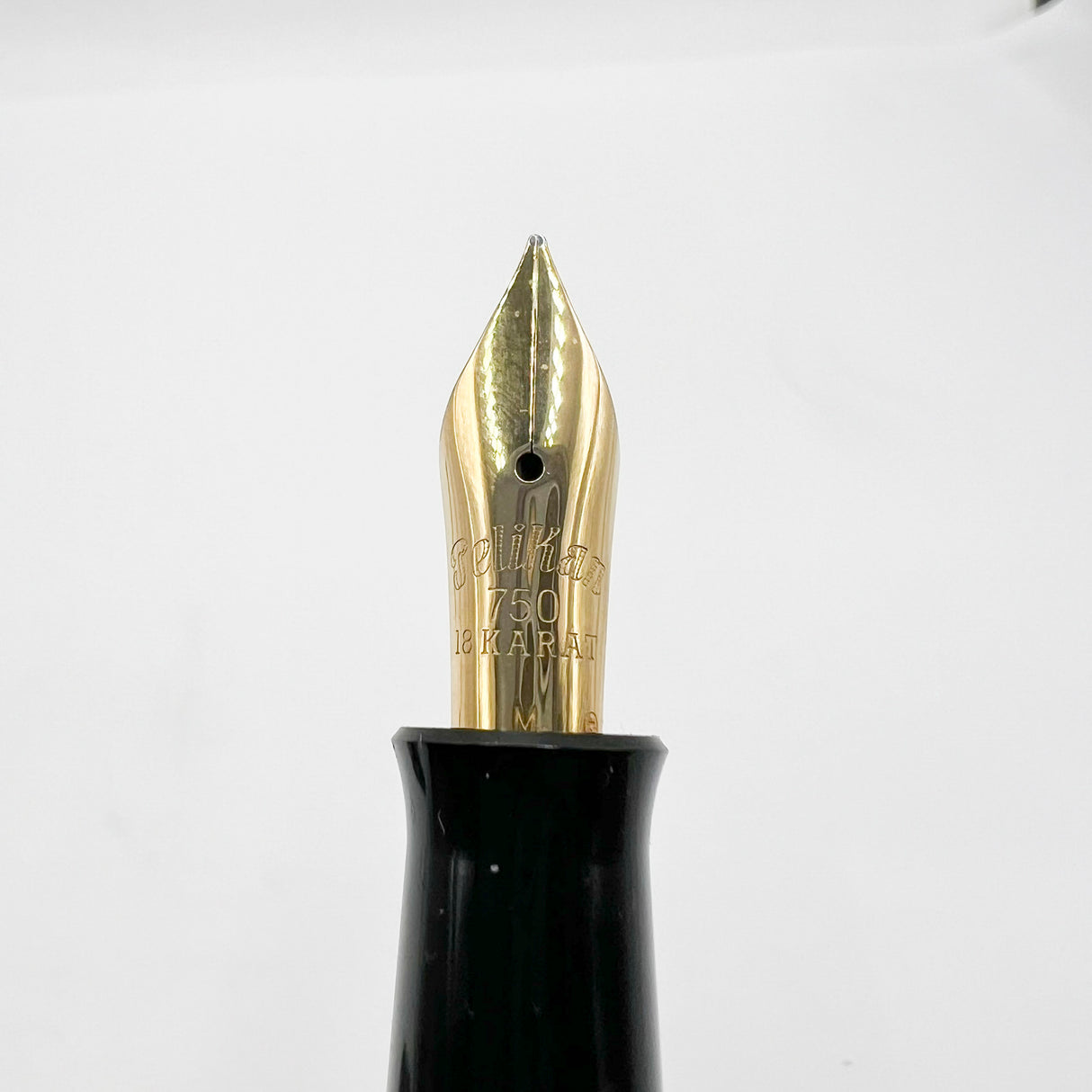 Pelikan Lapis Blue Celluloid (1935 Originals of their Time) Limited Edition Fountain Pen - Medium 18kt Gold Nib