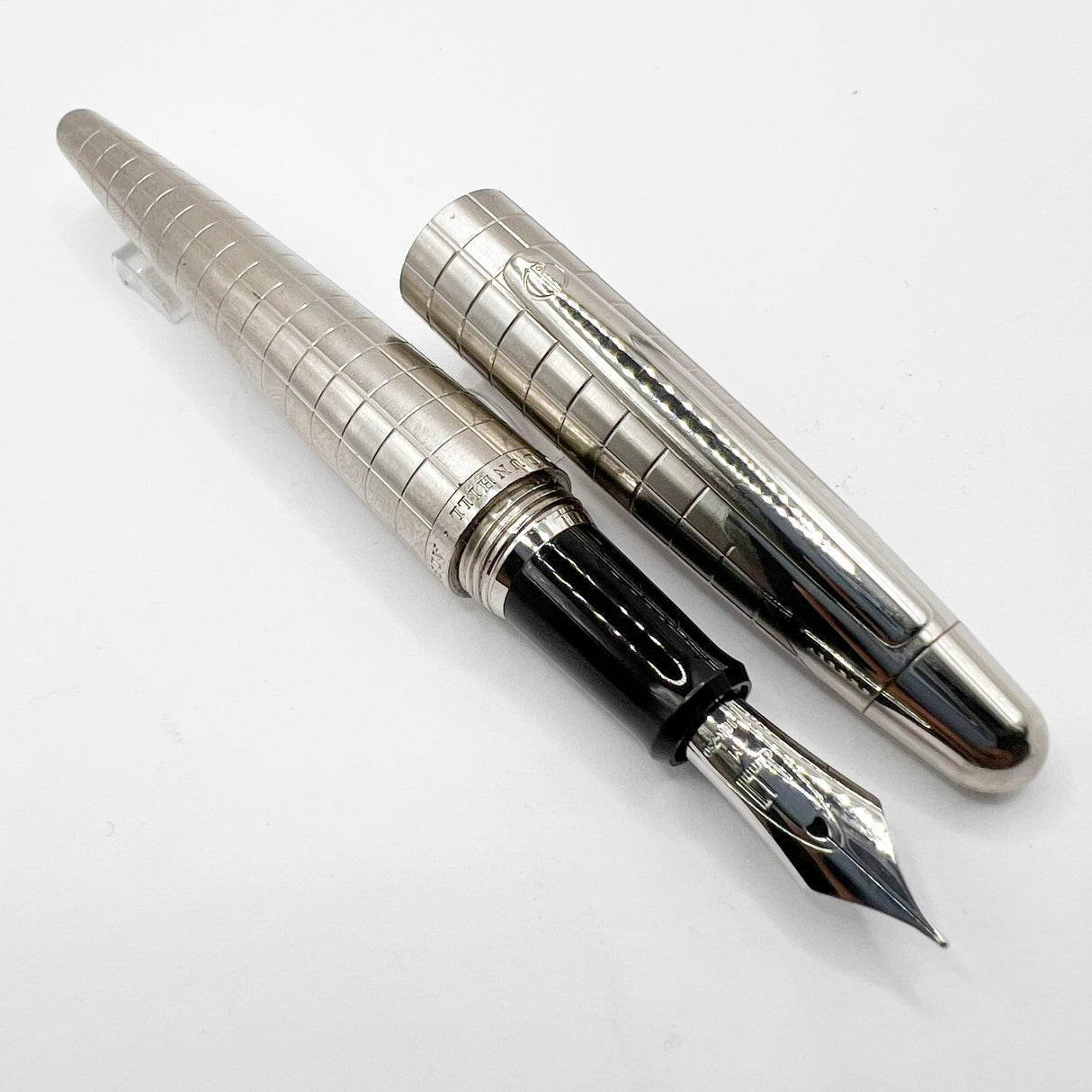 Dunhill AD2000 Brushed Stainless Steel Cross Hatch Design Fountain Pen - Medium 18kt Gold Nib (Leans to Fine)