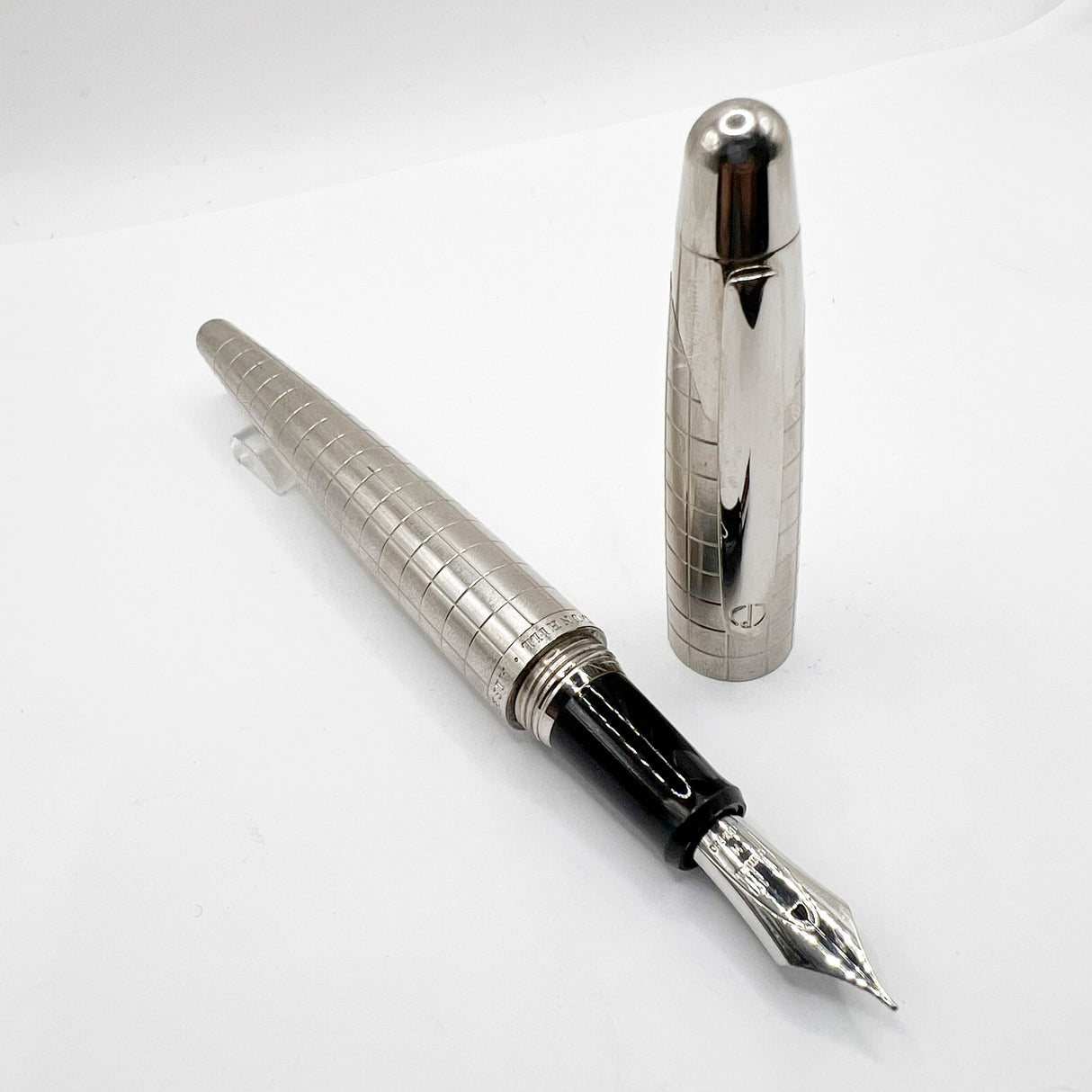 Dunhill AD2000 Brushed Stainless Steel Cross Hatch Design Fountain Pen - Medium 18kt Gold Nib (Leans to Fine)